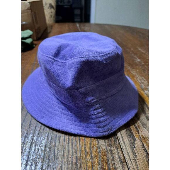 New Fabletics Reversible Terry Bucket Hat Wild Wisteria Bright White Cap main image 2